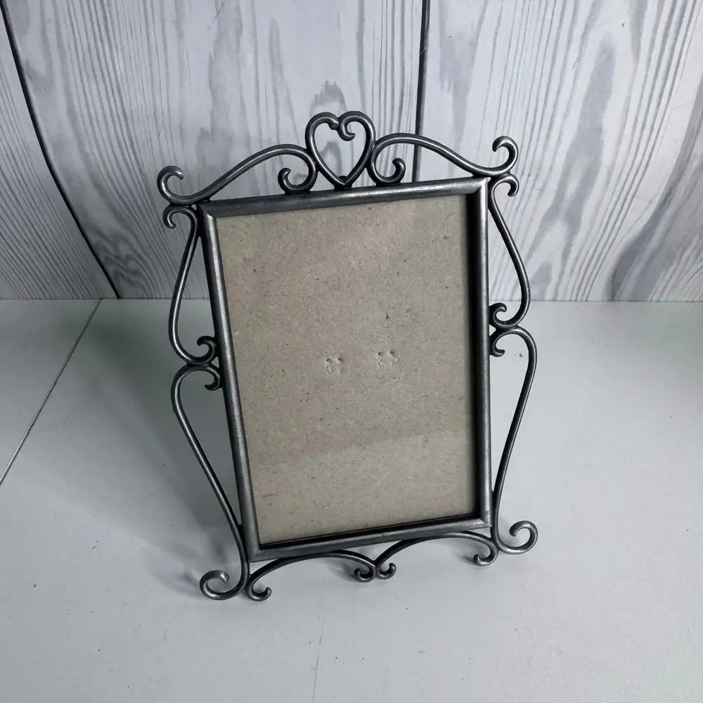 Vtg Ornate Metal Scroll Photo  Frame Easel Stand 5x7” Elegant Cottage Core